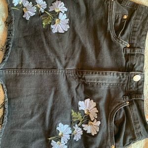 Embroidered skirt